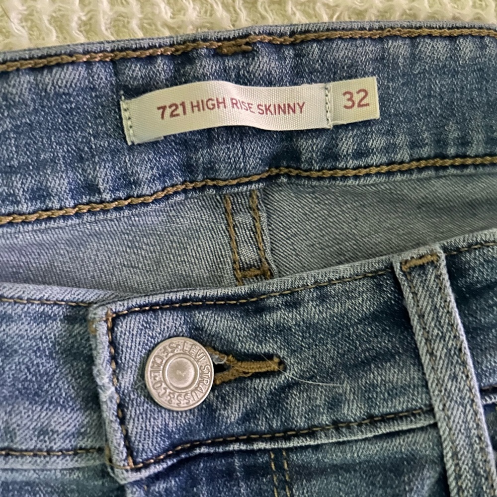 Levi’s !! - Picture 3 of 4
